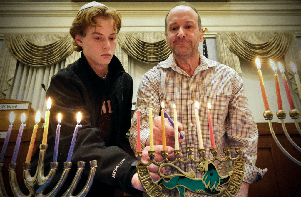 Hanukkah candle lighting time montreal